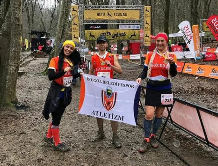 İnegöl Belediyespor Atletizm Takımı 3 dereceyle döndü