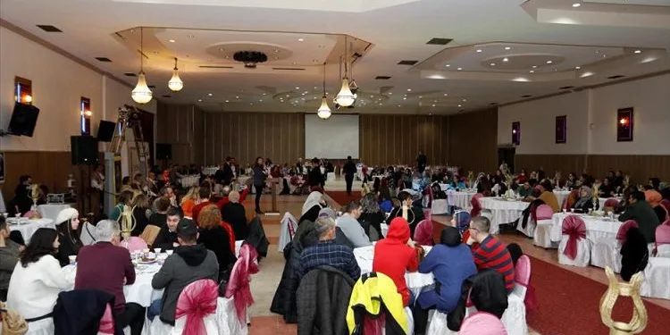 İnegöl’de sokak hayvanları için sıra gecesi düzenlendi