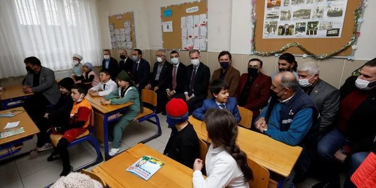 İnegöl’de çocuklar Türk büyüklerinin hikayeleri ile büyüyor