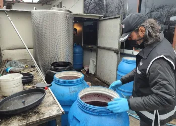 Bursa’da tonlarca litre sahte içki ele geçirildi