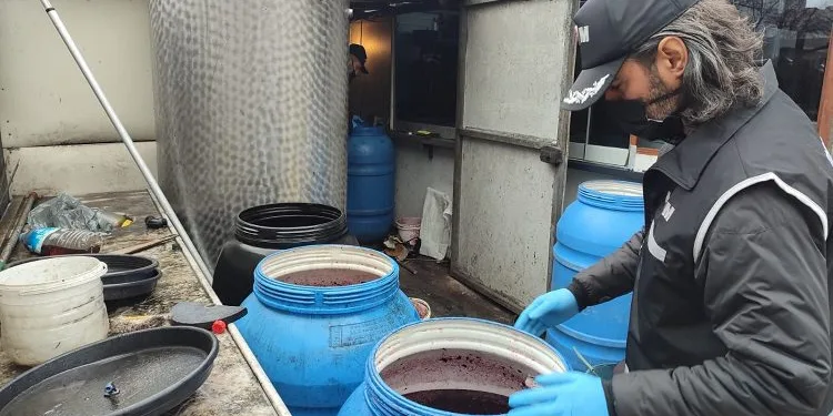 Bursa’da tonlarca litre sahte içki ele geçirildi