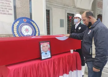 Bursalı polis memur kalbine yenik düştü
