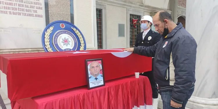 Bursalı polis memur kalbine yenik düştü