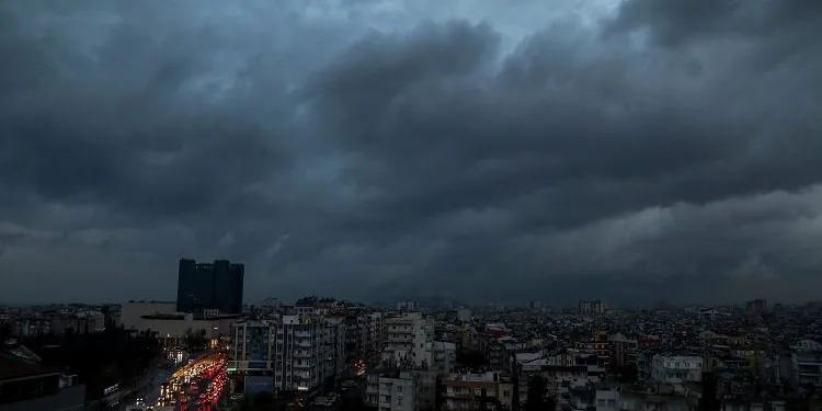 Meteoroloji ‘kırmızı alarm’ verdi! Antalya teyakkuzda