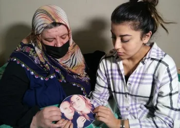 Oğlunun ölümüne şahit oldu, evden dışarı çıkamıyor