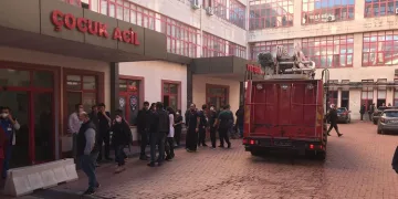 Acil serviste oksijen tüpü patladı
