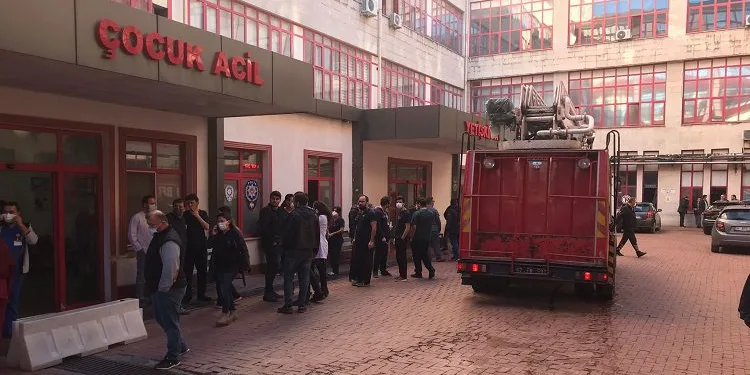 Acil serviste oksijen tüpü patladı
