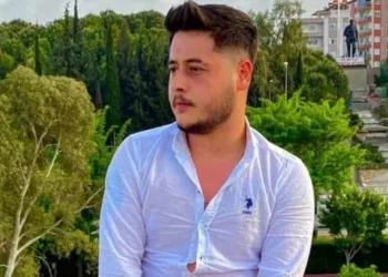 Kız arkadaşına laf attıkları genci öldürdüler