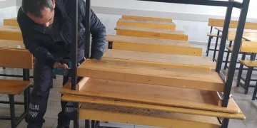 Bursa Yenişehir Belediyesi ara tatilde okul sıralarını onardı