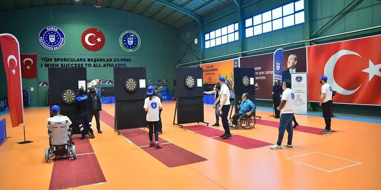 Bursa’da dart turnuvasında özel çocuklar mücadele etti