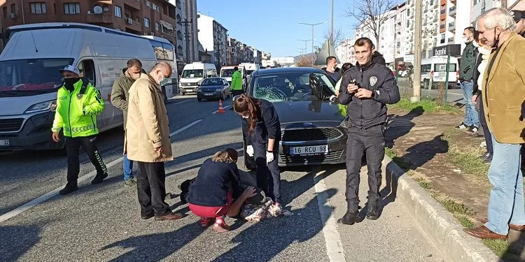 Bursa’da otomobil yaşlı adama çarptı