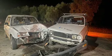Bursa’da 2 otomobil kafa kafaya çarpıştı