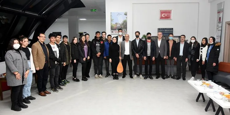 Başkan Aydın liseli gençlerle buluştu