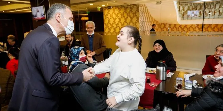 İnegöl Belediye Başkanı Taban engelli öğrenciler ve aileleriyle bir araya geldi