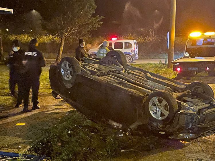 Bursa'da otomobil takla attı sürücüsü bulunamadı