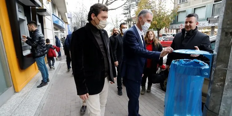 Bursa İnegöl temassız çöp kovalarıyla donatılıyor