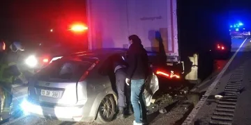 Bursa’da TIR’a arkadan çarptı