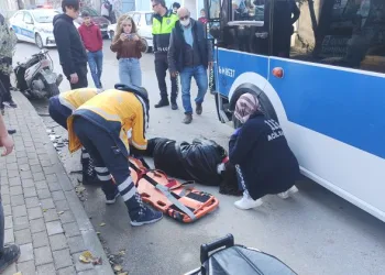 Bursa’da motosikletli gençler ölümden döndü