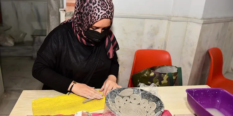 Kadın çömlek ustaları Bursa Yıldırım’da yetişiyor