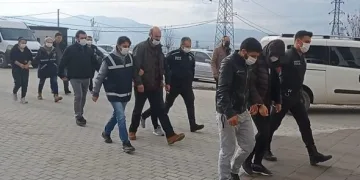 Bursa’da yakalanan 5 hırsız adliyeye sevk edildi