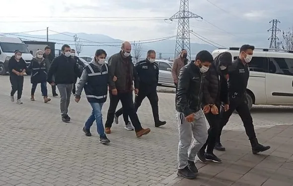 Bursa’da yakalanan 5 hırsız adliyeye sevk edildi