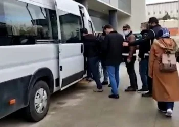 Bursa’da firari FETÖ’cülerin kaldığı eve baskın