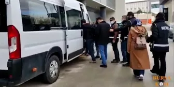 Bursa’da firari FETÖ’cülerin kaldığı eve baskın