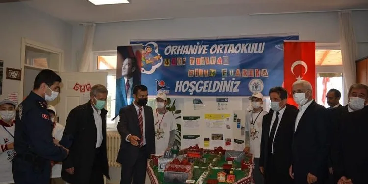 Bursa’da öğrencilerinin hazırladığı “TÜBİTAK 4006 Bilim Fuarı” açıldı