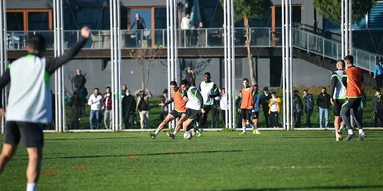 Bursaspor taraftara açık antrenman gerçekleştirdi