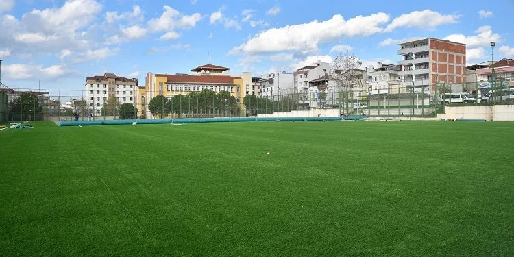 Bursa’da Emek futbol sahası yenilendi