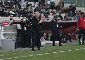 Bursaspor dördüncü teknik adamını arıyor