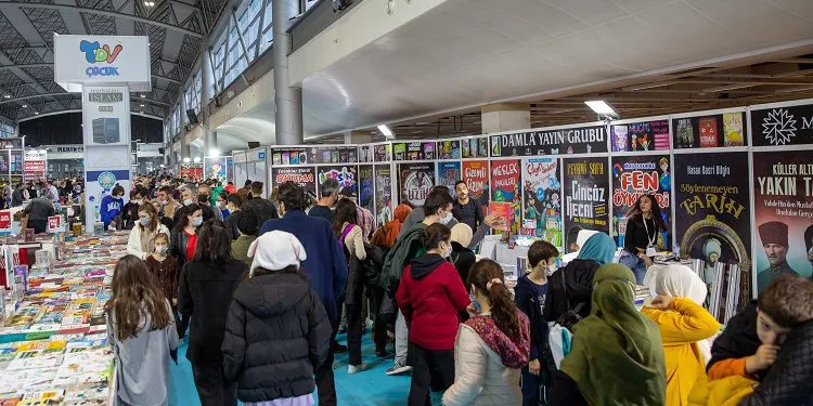 Bursa’da 350 bin okur kitap fuarında buluştu