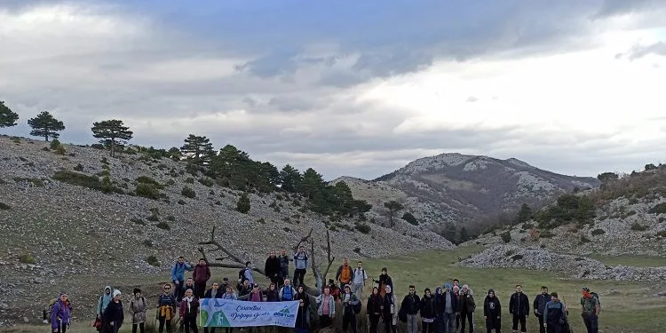 Dünya Dağ Gününde Katırlı zirvesine yürüdüler
