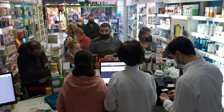 Kutu kutu ilaç alıp Bulgaristan’a gidiyorlar
