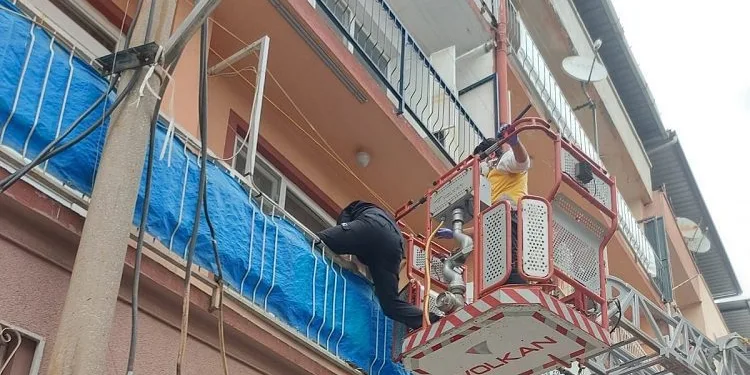 Bursa’da yaşlı kadının imdadına itfaiye yetişti