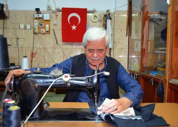 İznik’in yaşayan hazinesi: Yarım asırdır insanları giydiriyor