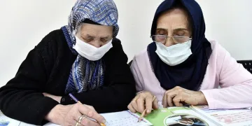 Bursa’da 65 yaşında okuma yazma öğrendiler