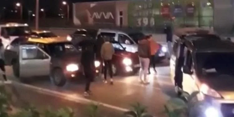 Bursa’da asker eğlencesinde yolu kapattılar