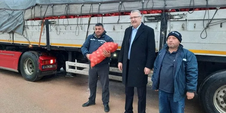Bursa Karacabey’de 27 ton soğan bağışlandı