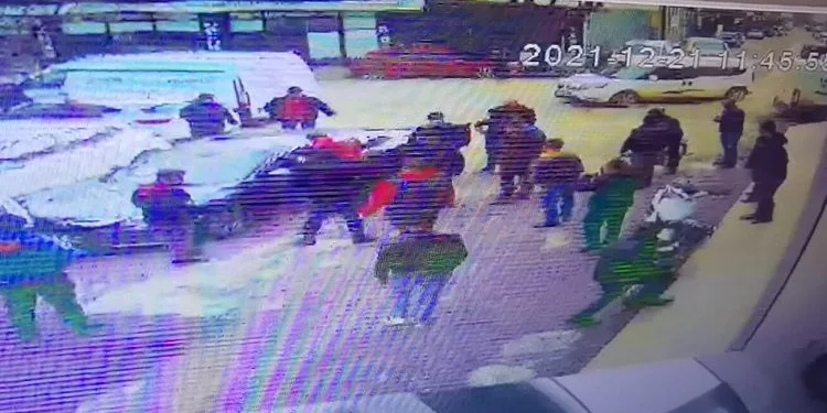 Trafikte kalp krizi geçirdi, kalp masajıyla hayata döndü