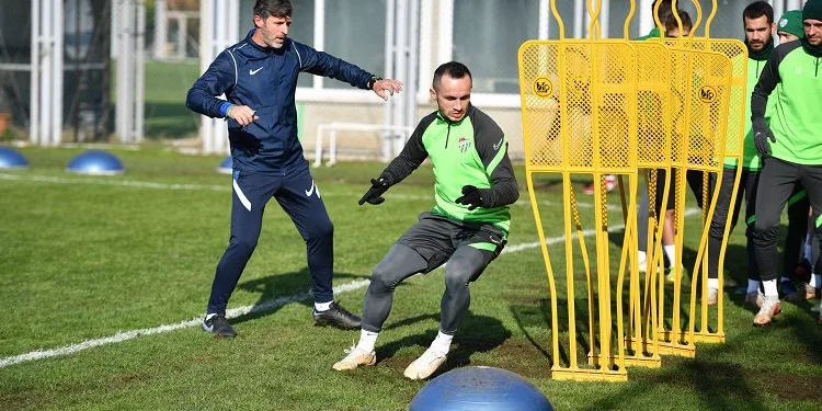Bursaspor’da Menemenspor maçı hazırlıkları sürüyor