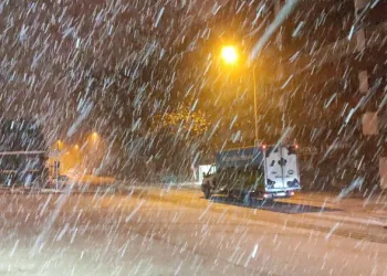 Bursa’da kar hayatı olumsuz etkiledi, araçlar yollarda kaldı