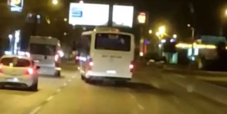 Bursa’da aksı kırılan otobüs yan yan gitti