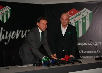 Tamer Tuna Bursaspor’la sözleşmeye imza attı