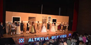 İnegöl Belediye Tiyatrosu Balıkesir’de sahne aldı