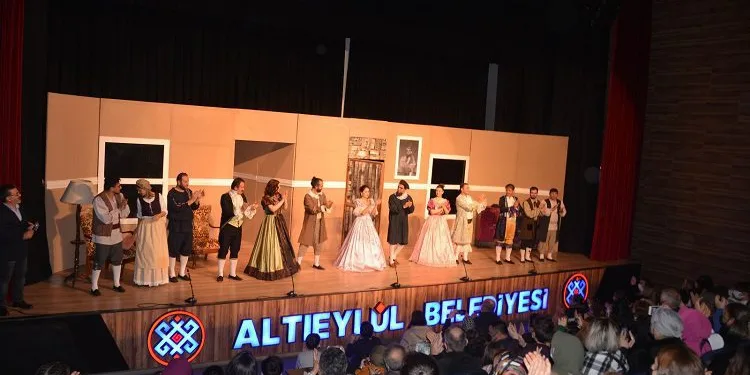 İnegöl Belediye Tiyatrosu Balıkesir’de sahne aldı