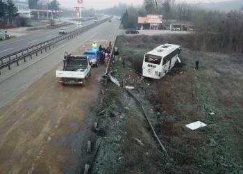 Bursa’da tarlaya uçan otobüsün kaza anı kamerada