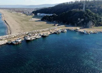 Bursa’da balıkçılar mağdur! Barınağın girişi kumla doldu