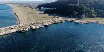 Bursa’da balıkçılar mağdur! Barınağın girişi kumla doldu