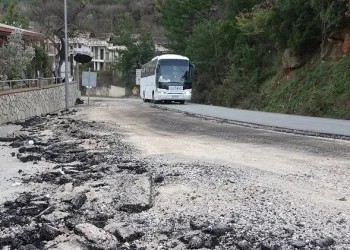 Bursa’da 2 aydır bitmeyen yol çalışması çileye döndü